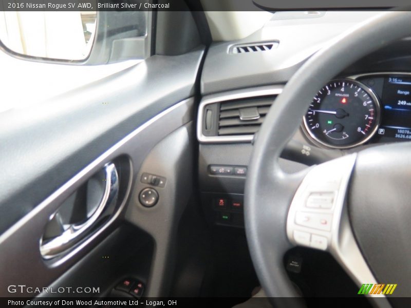 Brilliant Silver / Charcoal 2016 Nissan Rogue SV AWD