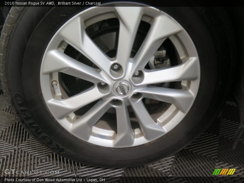 Brilliant Silver / Charcoal 2016 Nissan Rogue SV AWD