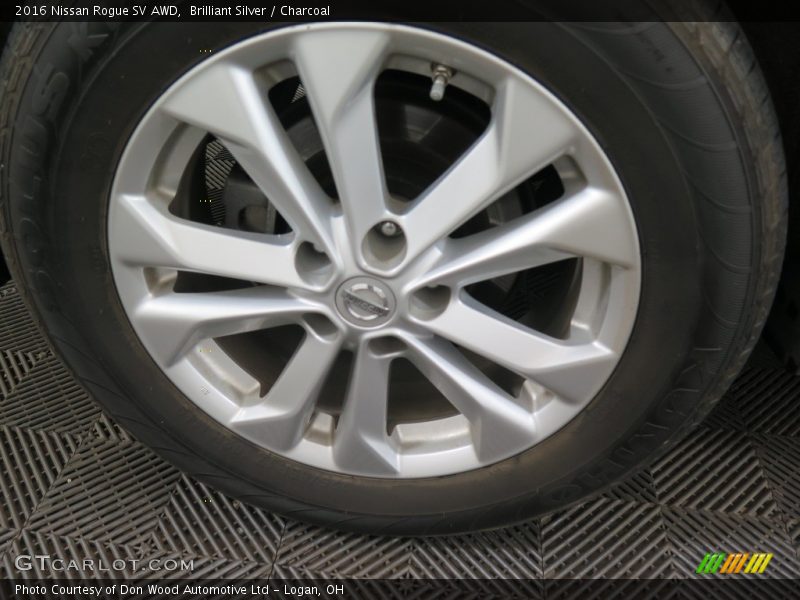 Brilliant Silver / Charcoal 2016 Nissan Rogue SV AWD
