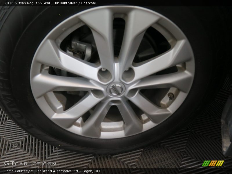 Brilliant Silver / Charcoal 2016 Nissan Rogue SV AWD