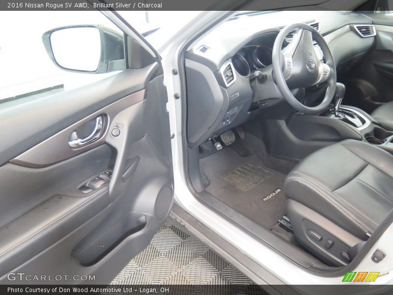 Brilliant Silver / Charcoal 2016 Nissan Rogue SV AWD