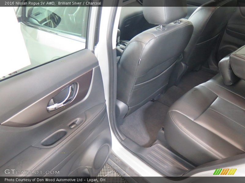 Brilliant Silver / Charcoal 2016 Nissan Rogue SV AWD