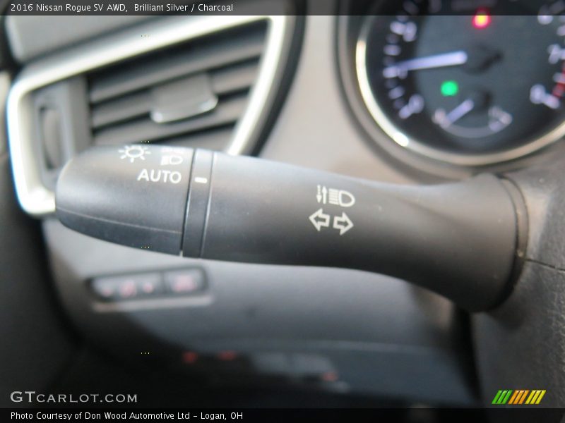Brilliant Silver / Charcoal 2016 Nissan Rogue SV AWD