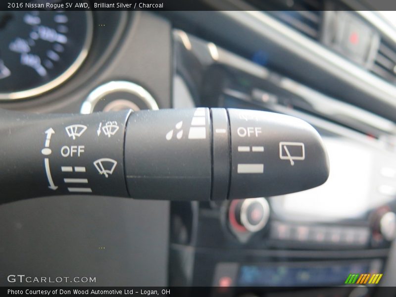 Brilliant Silver / Charcoal 2016 Nissan Rogue SV AWD