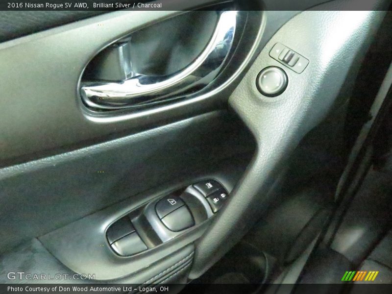 Brilliant Silver / Charcoal 2016 Nissan Rogue SV AWD