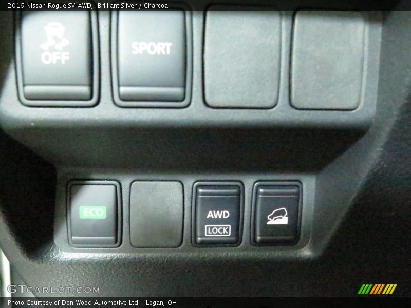 Brilliant Silver / Charcoal 2016 Nissan Rogue SV AWD