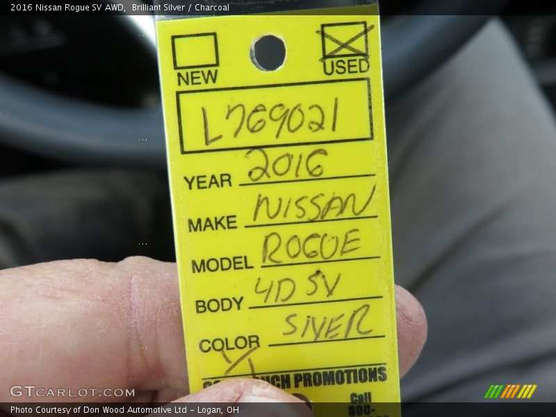 Brilliant Silver / Charcoal 2016 Nissan Rogue SV AWD