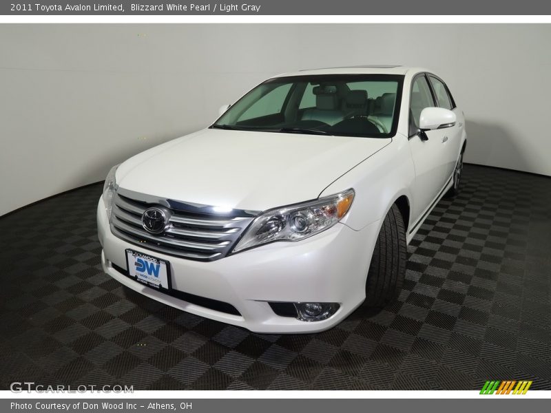 Blizzard White Pearl / Light Gray 2011 Toyota Avalon Limited