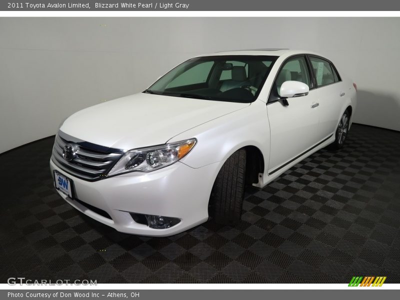 Blizzard White Pearl / Light Gray 2011 Toyota Avalon Limited
