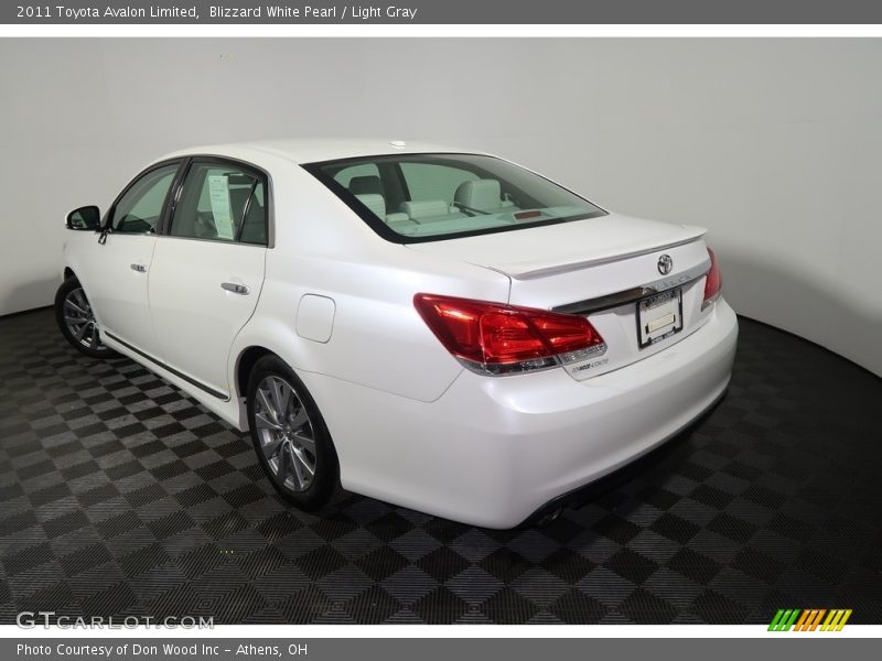 Blizzard White Pearl / Light Gray 2011 Toyota Avalon Limited