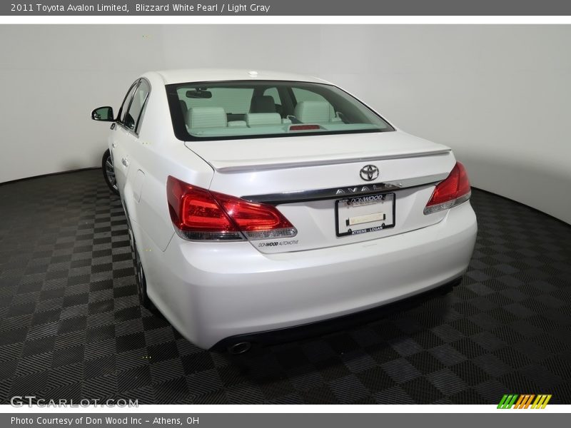 Blizzard White Pearl / Light Gray 2011 Toyota Avalon Limited