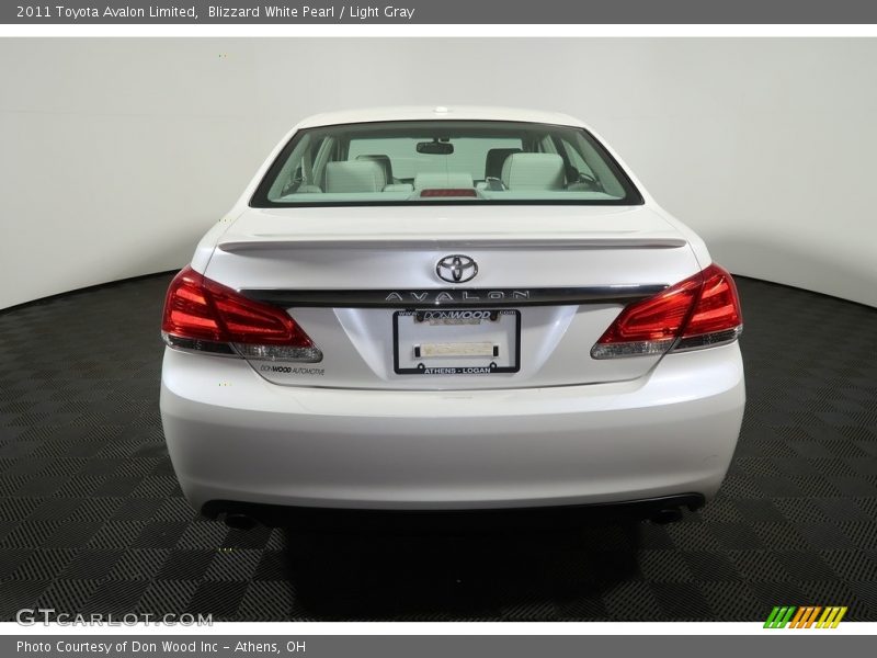 Blizzard White Pearl / Light Gray 2011 Toyota Avalon Limited