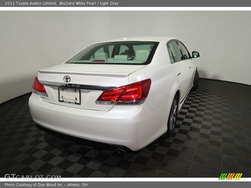 Blizzard White Pearl / Light Gray 2011 Toyota Avalon Limited