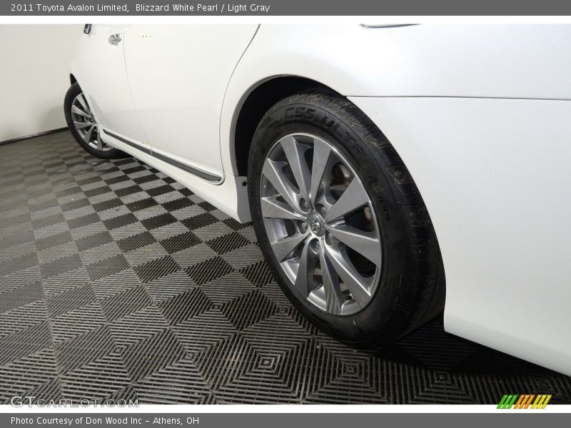 Blizzard White Pearl / Light Gray 2011 Toyota Avalon Limited