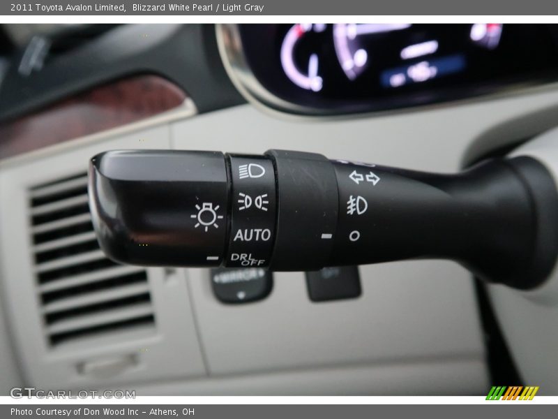 Blizzard White Pearl / Light Gray 2011 Toyota Avalon Limited