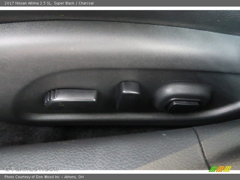 Super Black / Charcoal 2017 Nissan Altima 2.5 SL