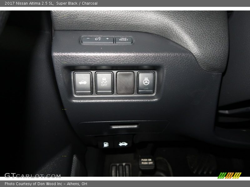 Super Black / Charcoal 2017 Nissan Altima 2.5 SL