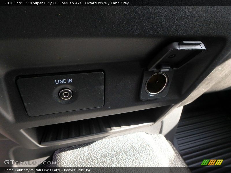 Oxford White / Earth Gray 2018 Ford F250 Super Duty XL SuperCab 4x4