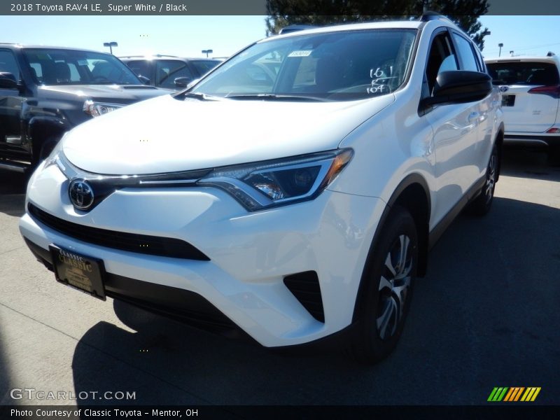 Super White / Black 2018 Toyota RAV4 LE