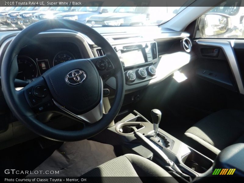 Super White / Black 2018 Toyota RAV4 LE