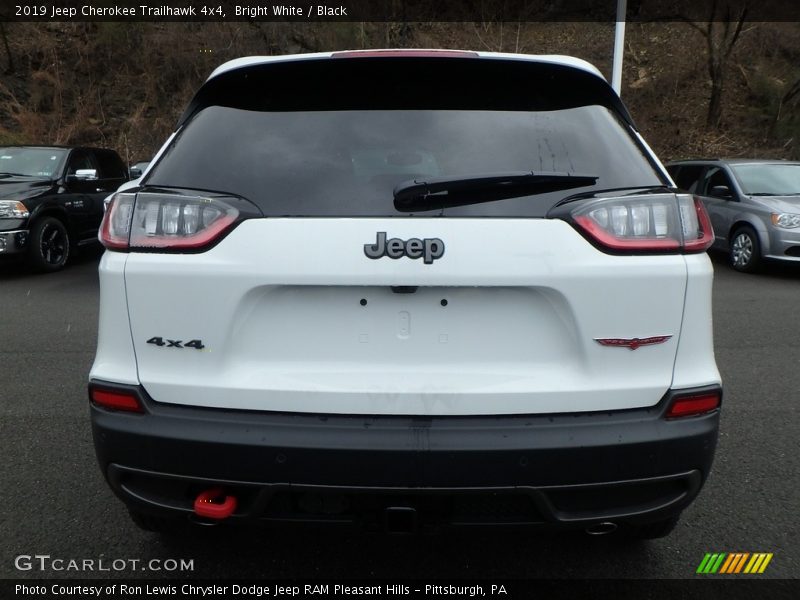 Bright White / Black 2019 Jeep Cherokee Trailhawk 4x4