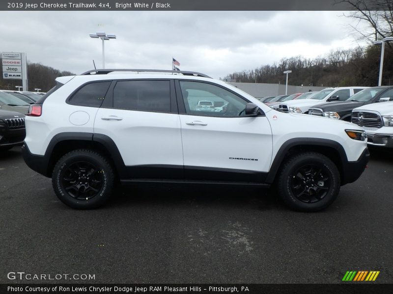 Bright White / Black 2019 Jeep Cherokee Trailhawk 4x4