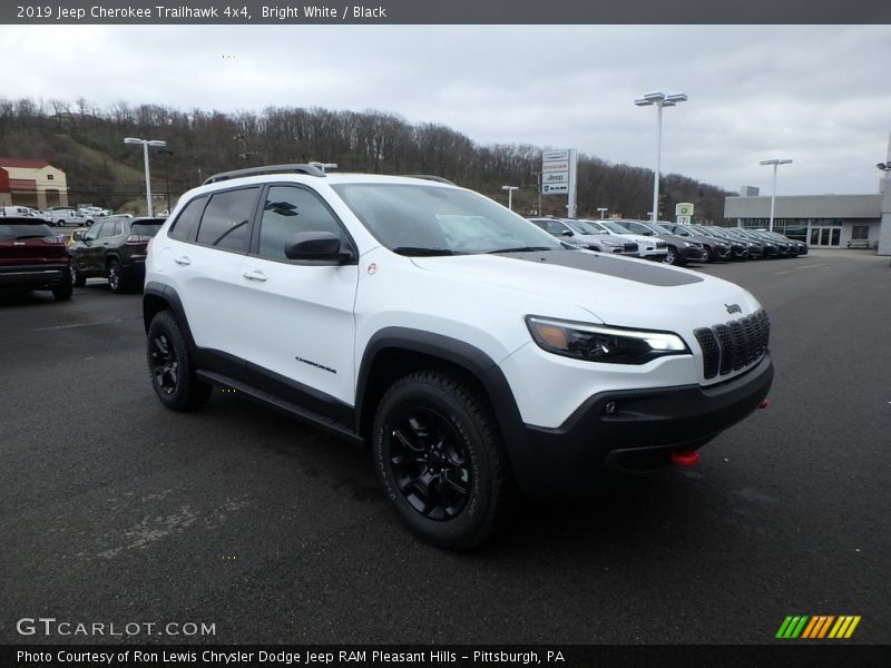 Bright White / Black 2019 Jeep Cherokee Trailhawk 4x4