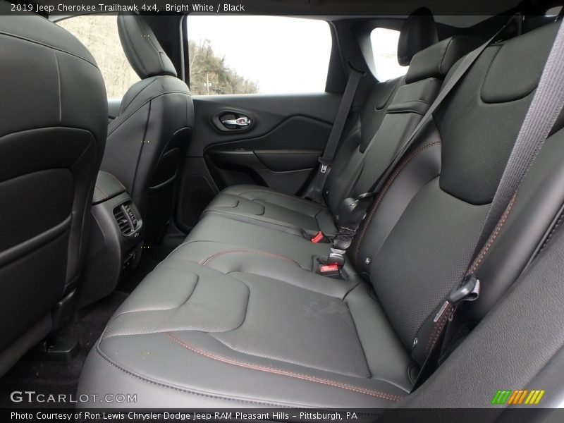 Bright White / Black 2019 Jeep Cherokee Trailhawk 4x4