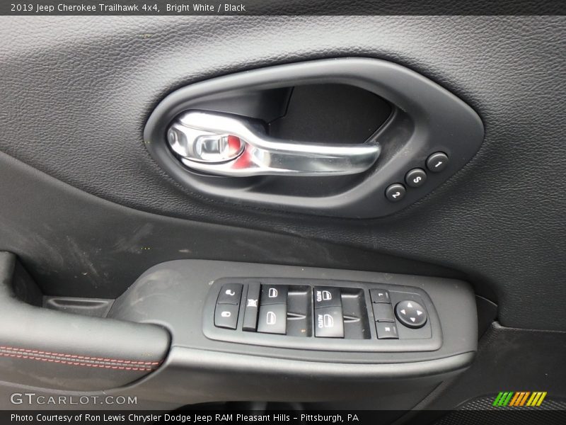 Bright White / Black 2019 Jeep Cherokee Trailhawk 4x4