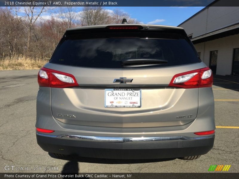 Pepperdust Metallic / Jet Black 2018 Chevrolet Equinox LT AWD