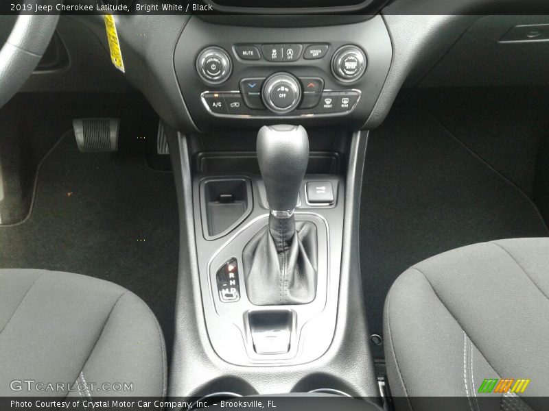 Bright White / Black 2019 Jeep Cherokee Latitude