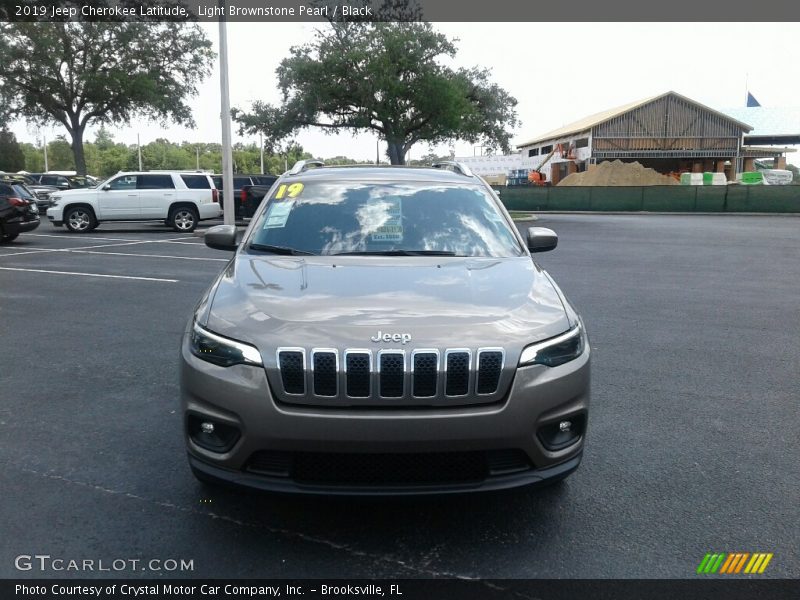 Light Brownstone Pearl / Black 2019 Jeep Cherokee Latitude