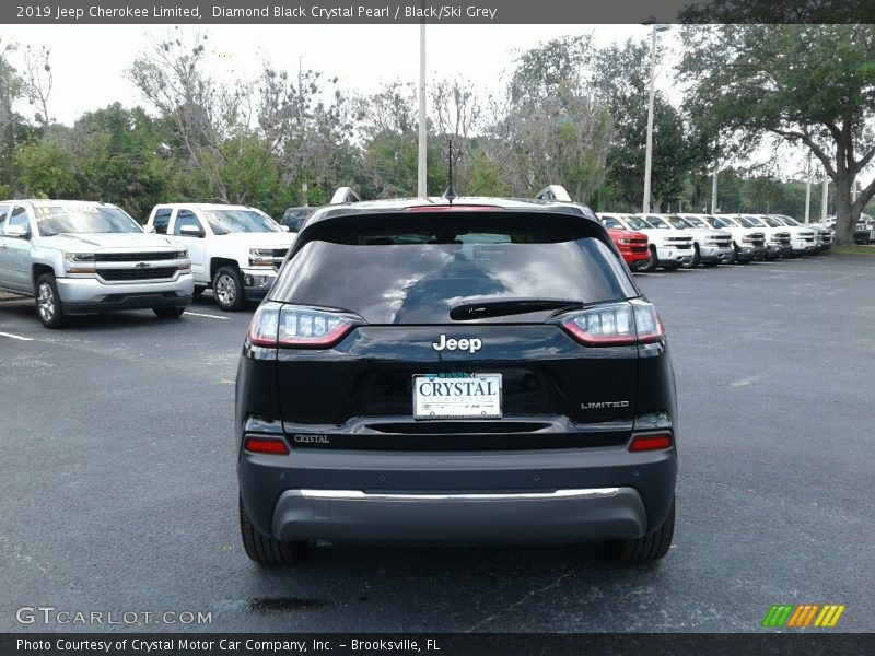 Diamond Black Crystal Pearl / Black/Ski Grey 2019 Jeep Cherokee Limited