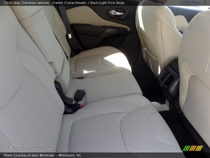 Granite Crystal Metallic / Black/Light Frost Beige 2016 Jeep Cherokee Latitude