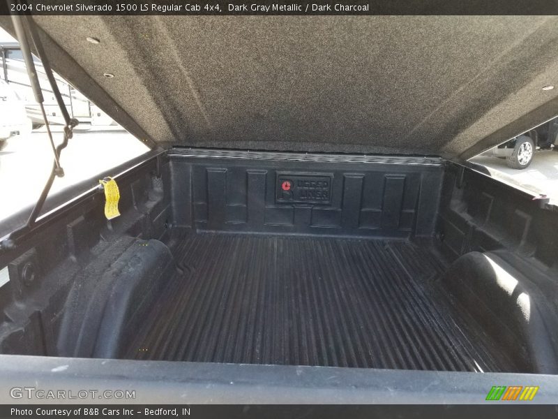 Dark Gray Metallic / Dark Charcoal 2004 Chevrolet Silverado 1500 LS Regular Cab 4x4