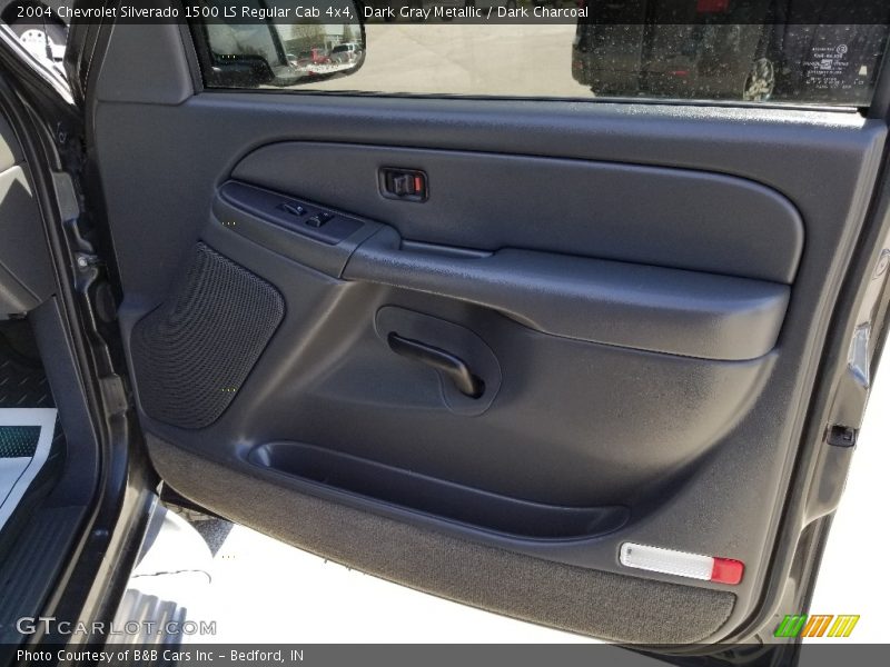 Dark Gray Metallic / Dark Charcoal 2004 Chevrolet Silverado 1500 LS Regular Cab 4x4