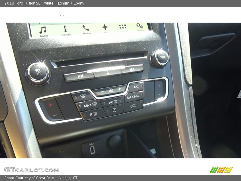 White Platinum / Ebony 2018 Ford Fusion SE