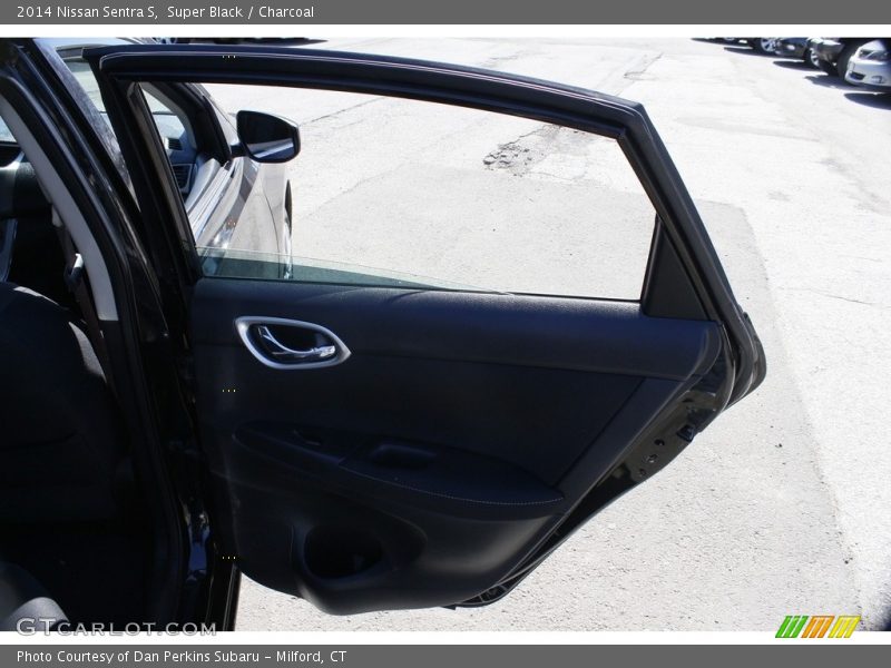 Super Black / Charcoal 2014 Nissan Sentra S