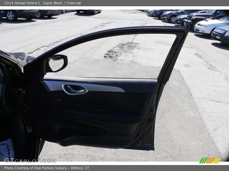 Super Black / Charcoal 2014 Nissan Sentra S