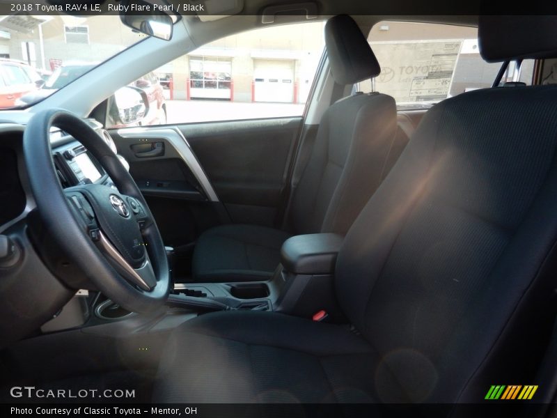 Ruby Flare Pearl / Black 2018 Toyota RAV4 LE