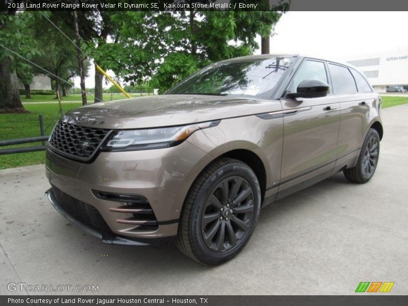 Front 3/4 View of 2018 Range Rover Velar R Dynamic SE