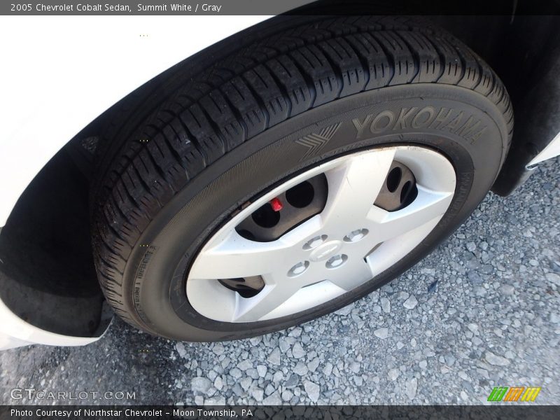 Summit White / Gray 2005 Chevrolet Cobalt Sedan