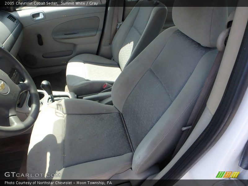 Summit White / Gray 2005 Chevrolet Cobalt Sedan
