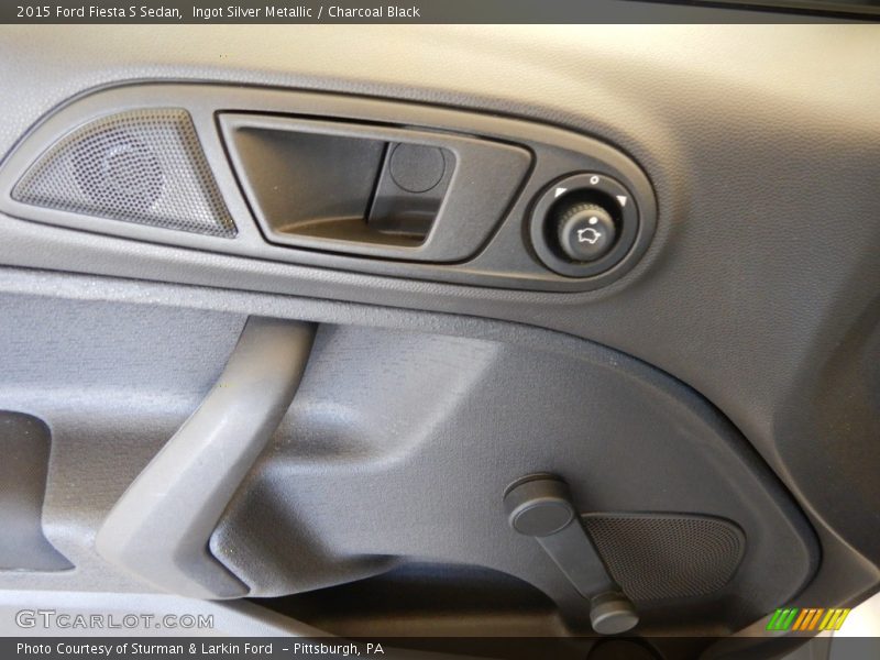 Ingot Silver Metallic / Charcoal Black 2015 Ford Fiesta S Sedan