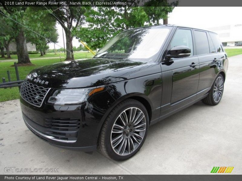 Front 3/4 View of 2018 Range Rover HSE