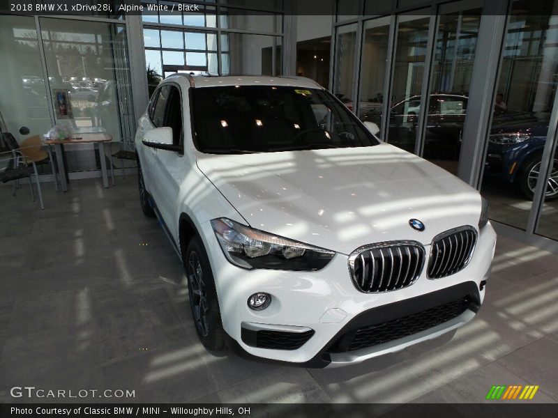 Alpine White / Black 2018 BMW X1 xDrive28i