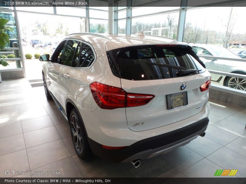 Alpine White / Black 2018 BMW X1 xDrive28i