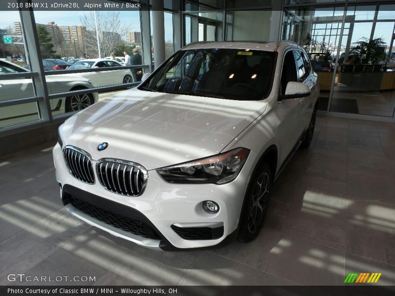 Alpine White / Black 2018 BMW X1 xDrive28i