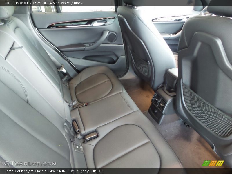 Alpine White / Black 2018 BMW X1 xDrive28i