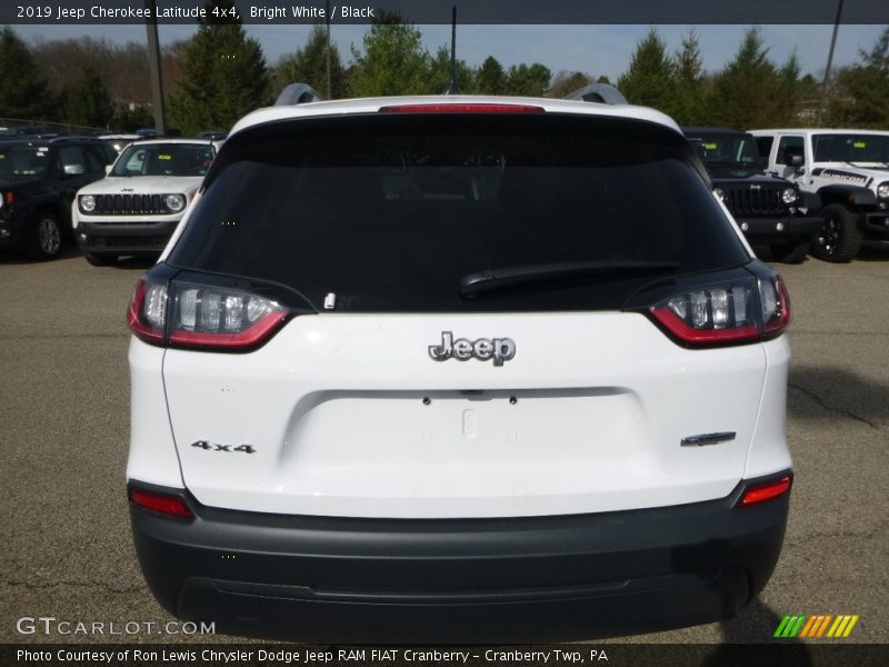 Bright White / Black 2019 Jeep Cherokee Latitude 4x4